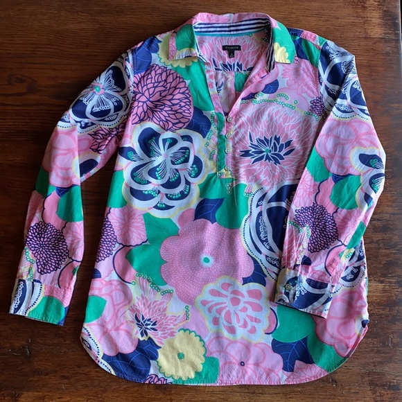 Beautiful patterned top! 🌸 - Picture 2 of 8